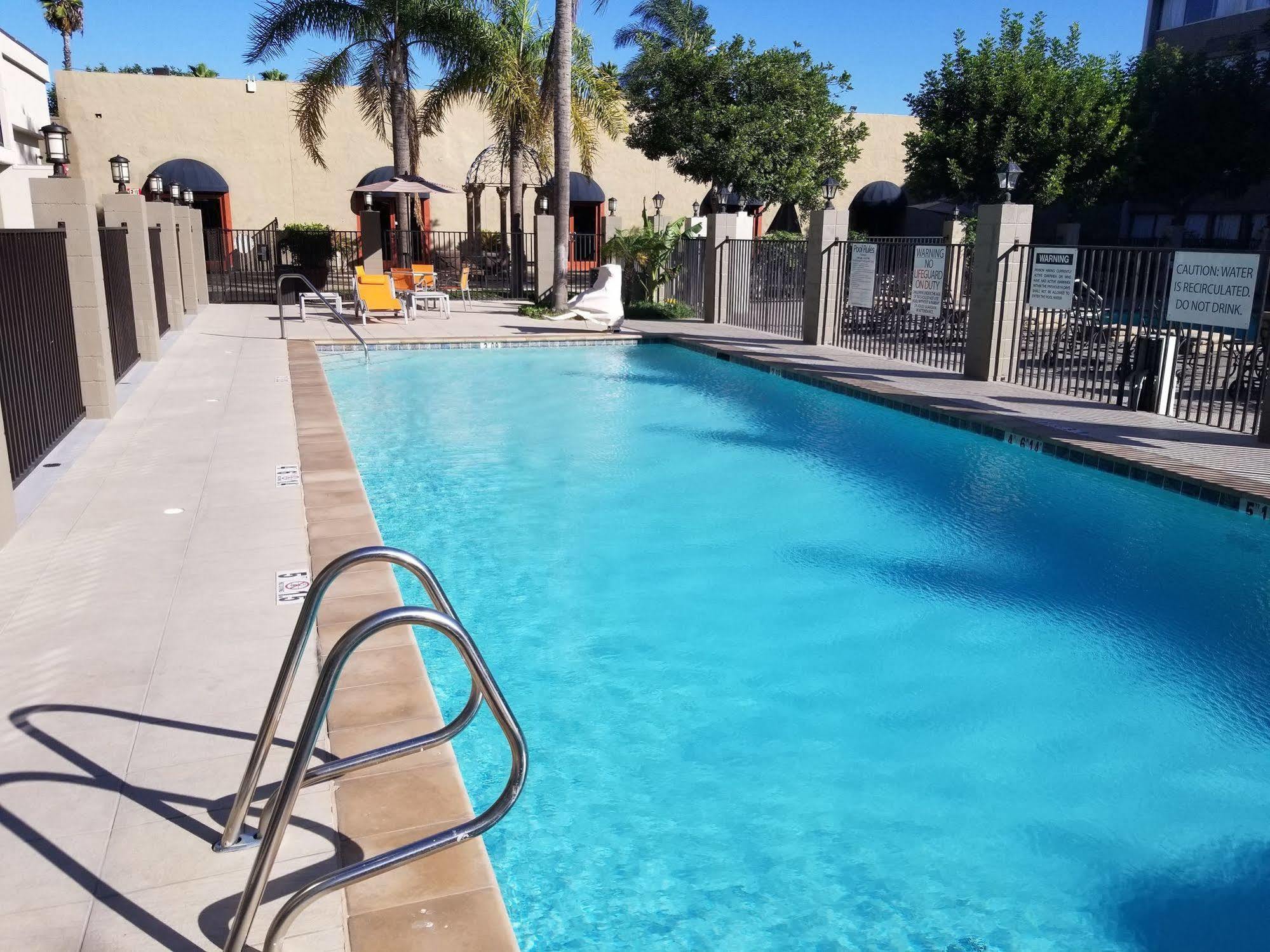 Holiday Inn Express Fullerton-Anaheim, an IHG Hotel Exterior foto